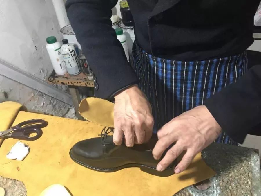 手工皮鞋老匠人,老匠手工皮鞋