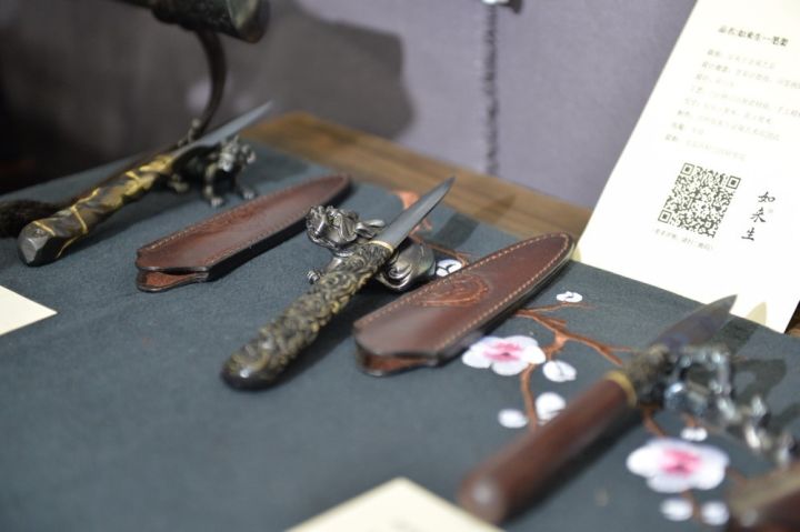 各位旅客请注意带上自己的行李,飞机场能不能带茶叶过安检