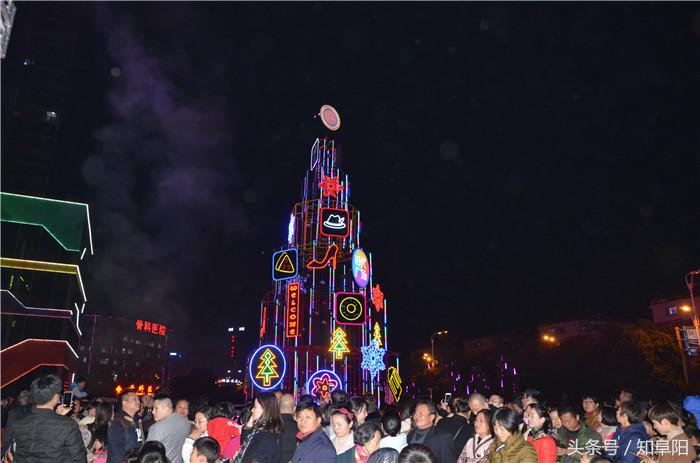 灯光璀璨点亮阜城，商厦时代广场举行摩登时代-圣诞亮灯仪式