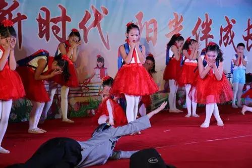 平桥小学2021年艺术节跳舞视频,平桥小学六一文艺汇演
