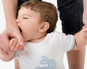 宝宝喜欢掐人了，如何应对TA的举动？