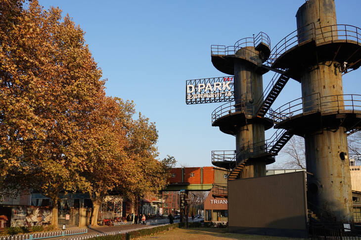 索尼fe24-105mmf4配哪款相机,小巧索尼微单像素高