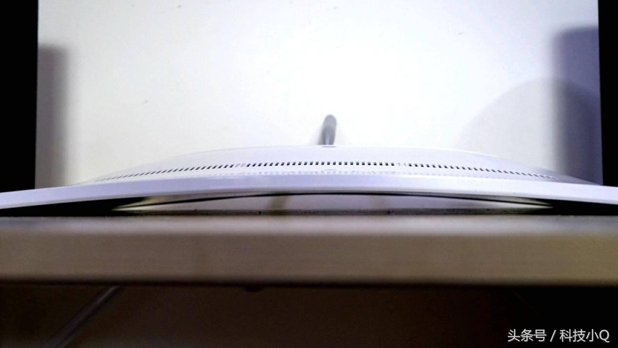 10年经典再现，易美逊H245WHC千元曲面屏诠释不一样的美