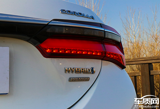 卡罗拉双擎旗舰版空间坐人实测,沉浸式体验卡罗拉双擎2017款