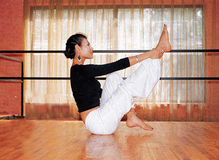 改善手脚冰凉的瑜伽体式,瑜伽解决手脚冰冷气血不足