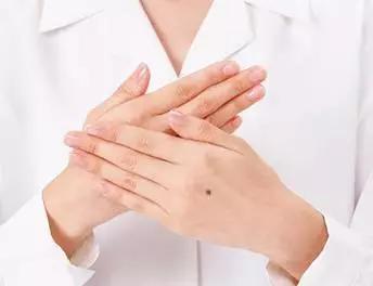 左手断掌纹命好吗,左手看掌纹识命