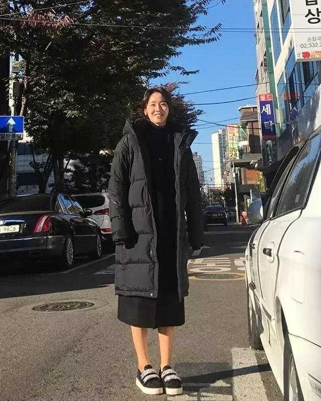 韩国长款羽绒服穿搭,韩国东大门长款羽绒服最时尚