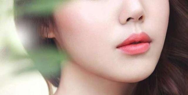 迪奥口红888和999哪个更适合素颜,素颜也显白的大牌口红