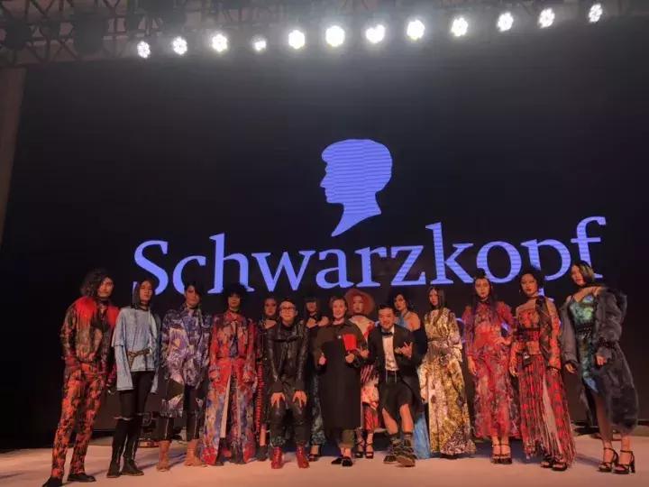 这个借李宇春、张靓颖出名的成都发型师说:美发不是暴利行业