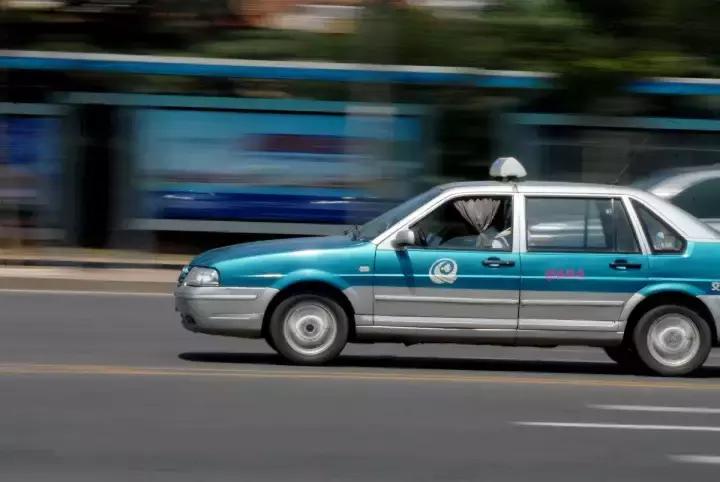 国外奔驰出租车和国内一样吗,哪个国家出租车都是奔驰宝马