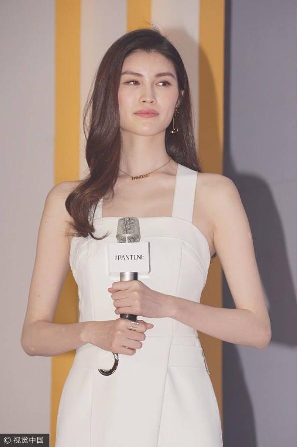 奔跑吧兄弟谢依霖林允何穗,何穗童年照