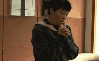 贵宾后腿发抖是怎么回事,贵宾如何训练直立行走