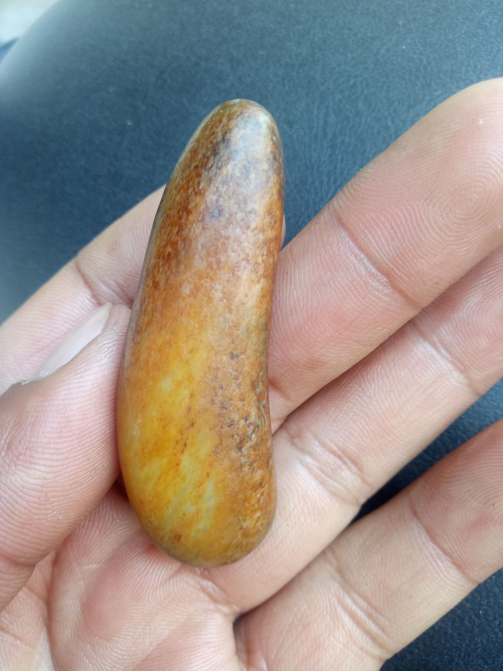 巴掌大的玉矿石值多少钱,巴掌大的玛瑙原石能卖多少钱