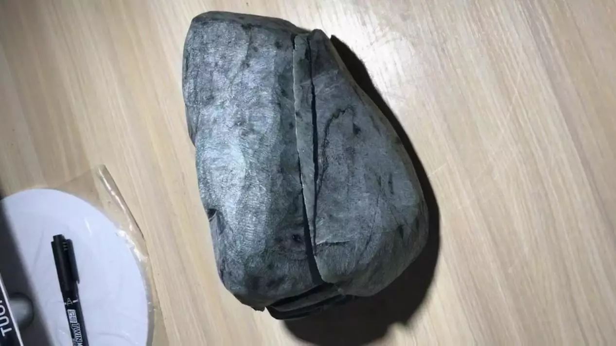 6000入手的莫西沙翡翠原石,2万拿下的莫西沙翡翠原石