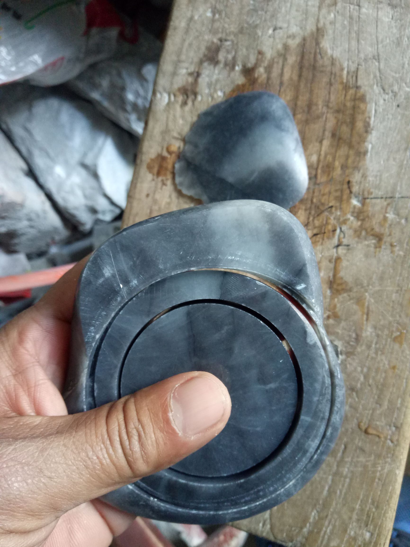 巴掌大的玉矿石值多少钱,巴掌大的玛瑙原石能卖多少钱