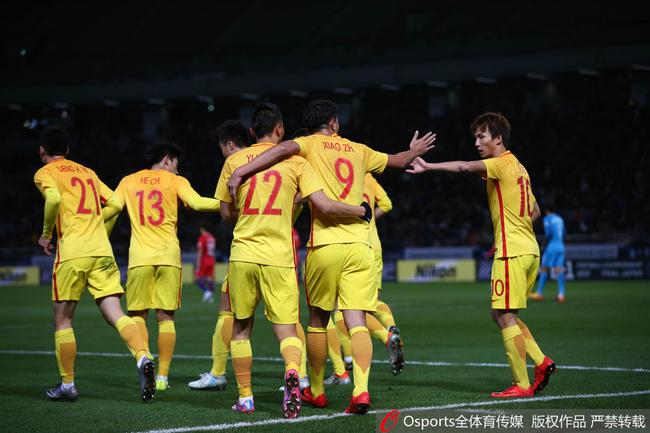 国足2-1逆转泰国韦世豪图片,国足上半场0比2韩国韦世豪