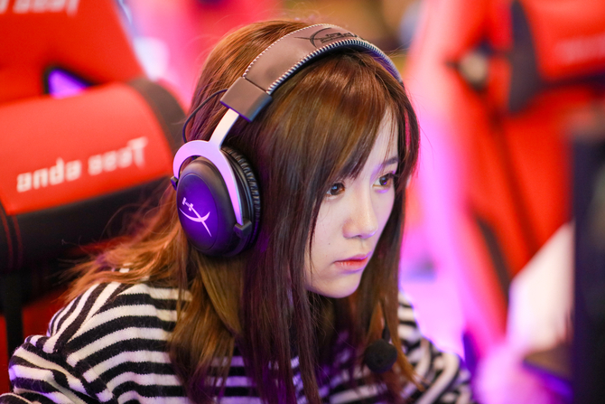 佳能85mmf1.4镜头推荐,佳能85f1.2人像镜头测评