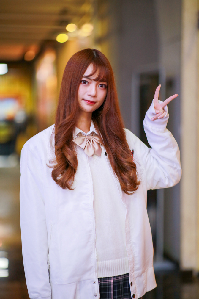 佳能70-200和85哪个拍人像好,佳能851.8镜头测评