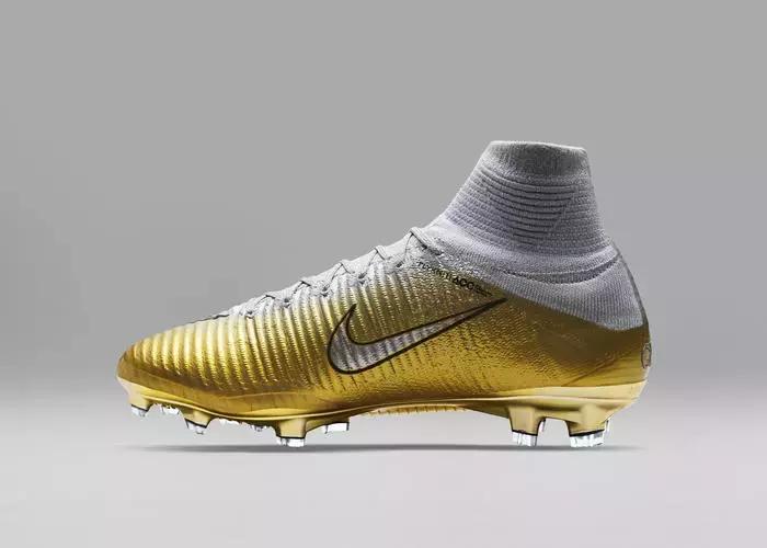 c罗第五个金球奖在哪个队拿的,c罗第五个金球奖和卡卡互动