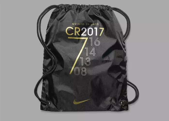 梅西和c罗的黄金战靴,纪念c罗五次金球奖推出的球鞋