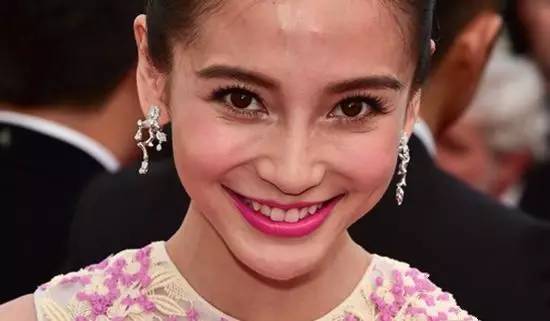 粉底没选对,粉底没选对色号太白像浮粉