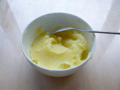 洋葱圈裹淀粉,洋葱圈上面撒什么粉比较好