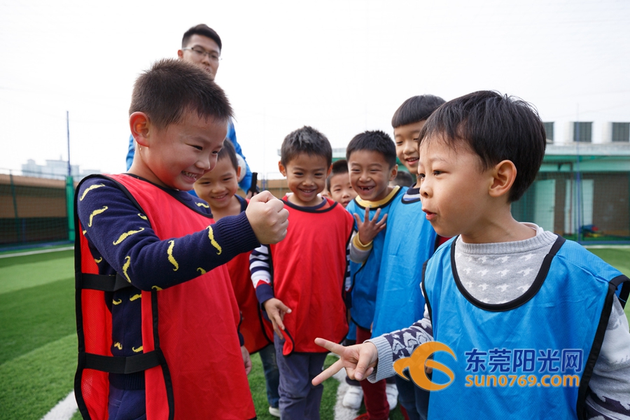 世界花式足球日快乐,世界足球日主题活动