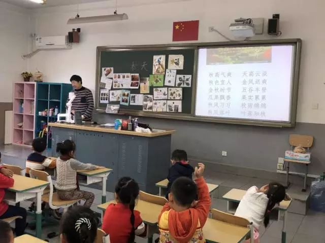听，小花朵们走进秋天的声音——记我校学前部开展“多彩的秋天”主题开放活动