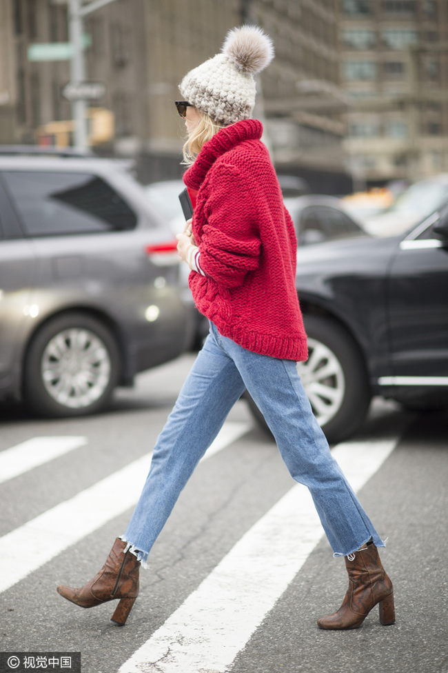 奶茶色短靴和复古蓝牛仔裤搭配吗,直筒牛仔裤搭配马丁短靴