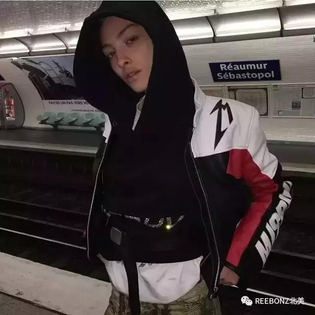 权志龙黑色羽绒服搭配,有人嘲笑你穿的羽绒服丑怎么骂