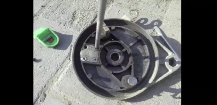 电动车后轮锁拆卸教程,绿源电动车刹车锁怎么解