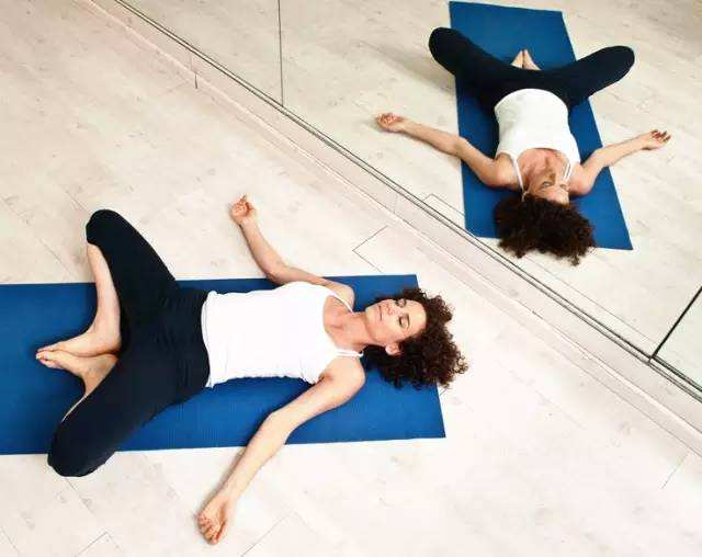 训练完肩背拉伸,训练后肌肉酸痛怎么拉伸