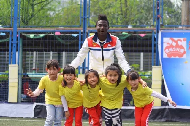 亲子足球如何开展,足球公益课亲子