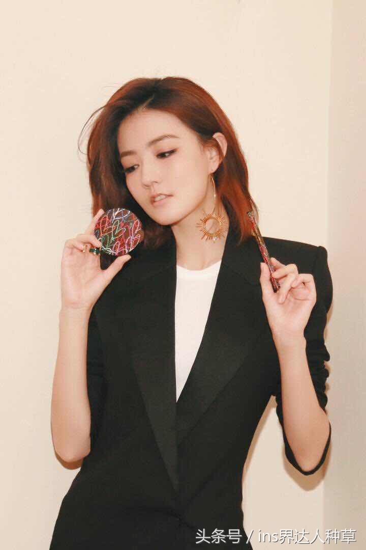 徐璐说：以后说不定会做美妆博主，看了她的化妆包后，我是服气的