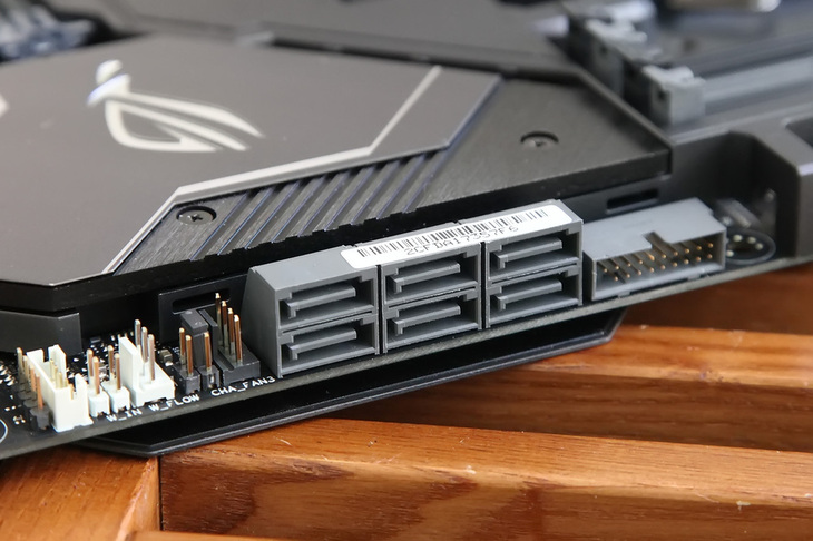 主板华硕玩家国度rog,华硕玩家国度主板亮红灯