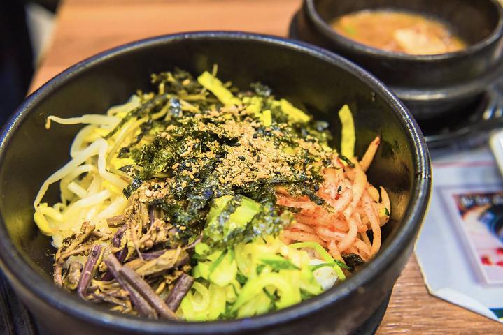 这里是韩国最传统的市场，不仅有美食还有免税店