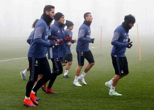 足球正确训练方法和注意事项,送给自己坚持运动的一句话