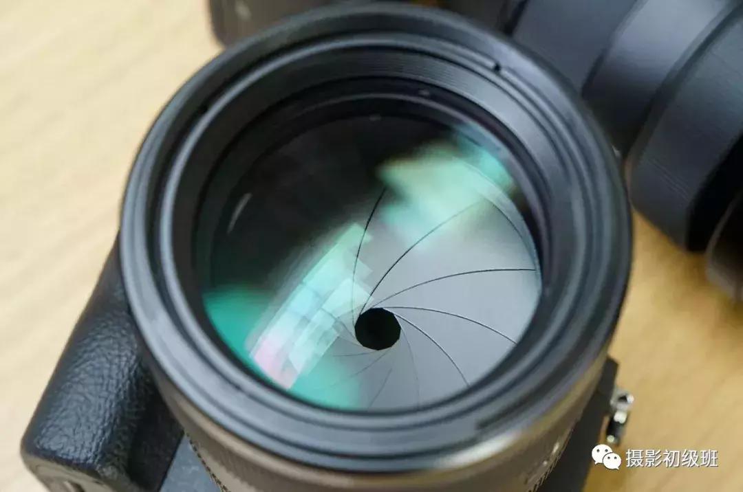 新手入门应该买什么镜头,新手有必要买镜头么