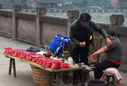 怀孕67天突然见红了怎么回事,怀孕七个月突然见红了是怎么回事