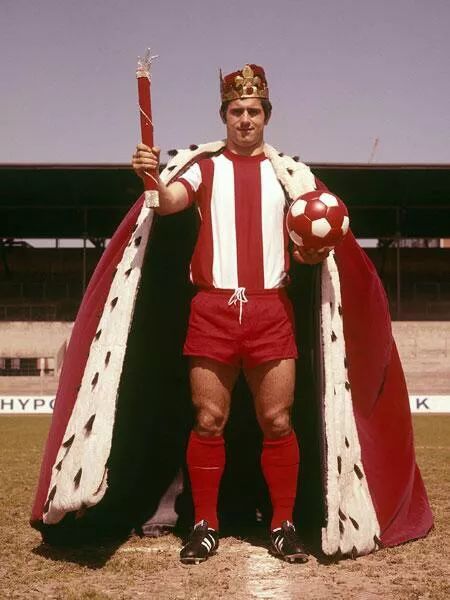 起初他踢球只为赡养母亲,却踢成了德国和拜仁史上最伟大的射手