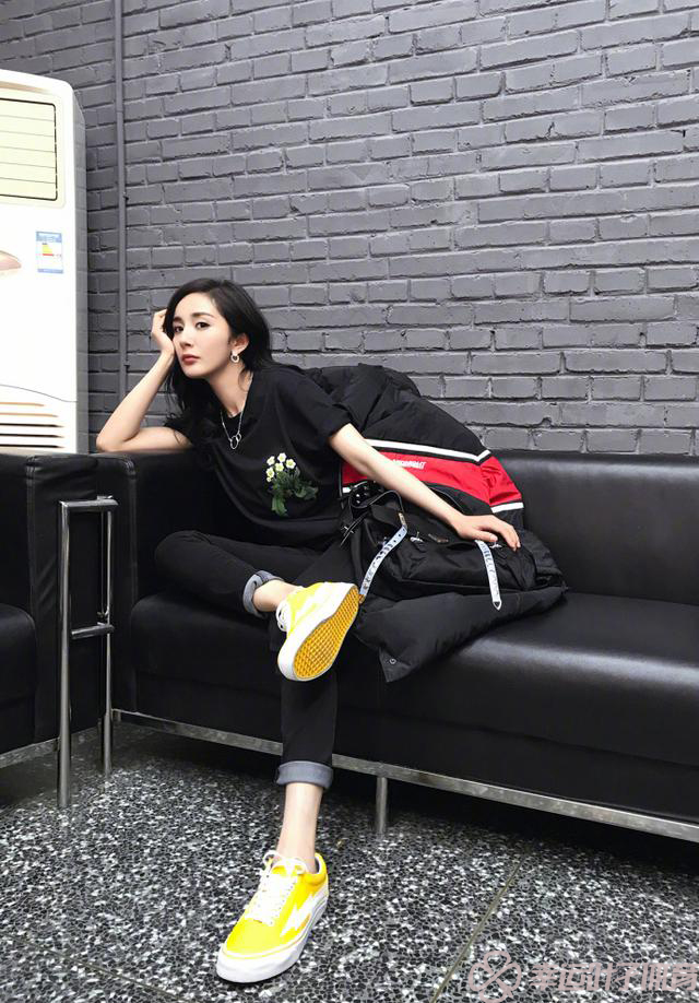 杨幂阿迪达斯冬款代言图片,杨幂adidasoriginals品牌形象代言人