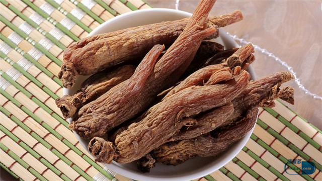 红参黄芪麦冬枸杞泡水功效及禁忌,小康说药白癜风中成药