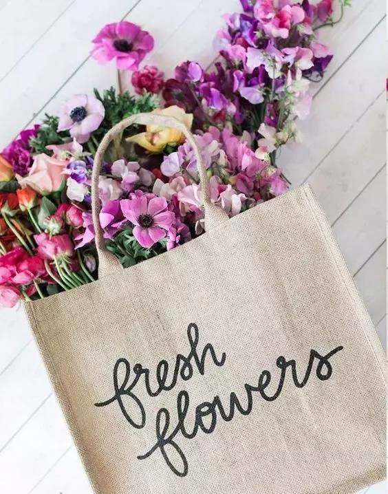 花艺插花小技巧简单,插花花艺的鉴赏与制作方法