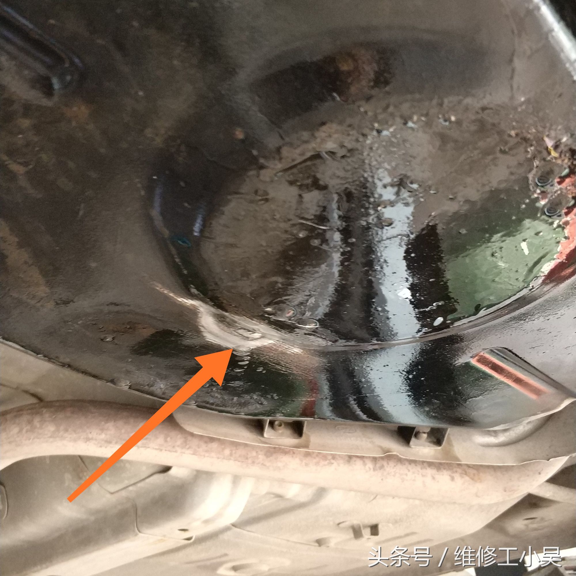 比亚迪轿车有汽油味道怎么解决,比亚迪新车车里有一股烧焦味道