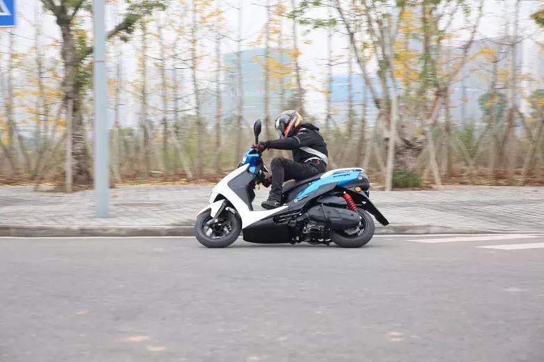 牛摩评测新感觉250双缸街车,牛摩测评赛科龙