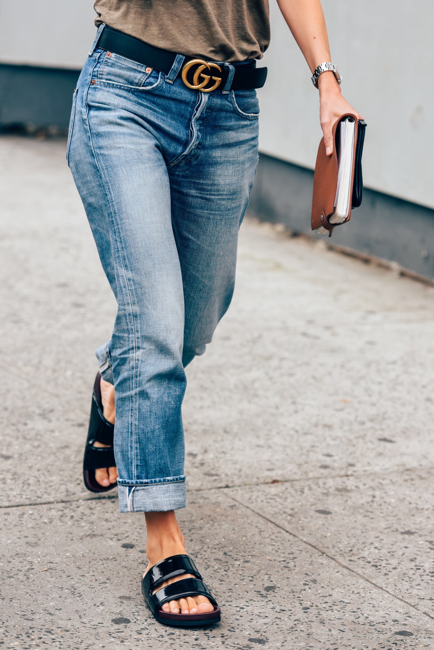 什么样的牛仔裤不返松,牛仔裤松垂感