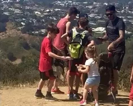 年收入6亿元的贝克汉姆家是如何养娃的？