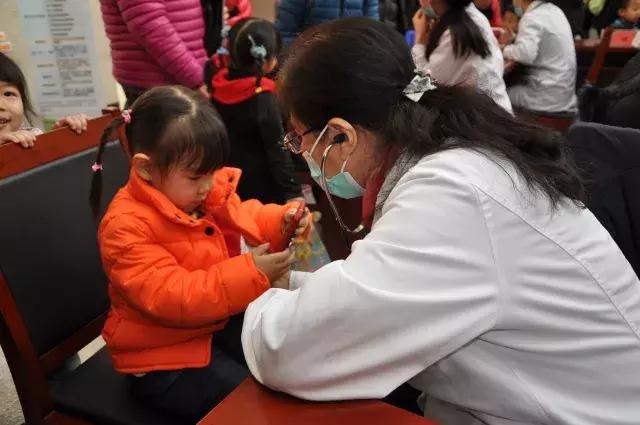 党建引领联手共建同心抗疫,党建引领谋新篇家校共育促成长