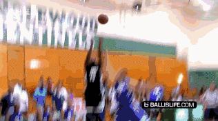 哈登胯下过人几乎没有人能防得住,哈登的过人招牌动作