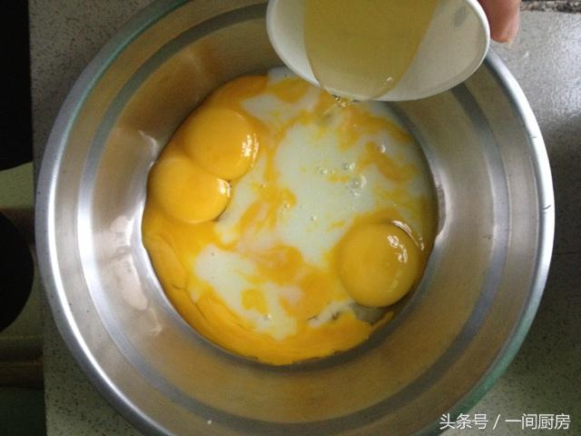 怎么用电饭锅做出蓬松柔软的蛋糕,用电饭煲做出蓬松柔软的蛋糕